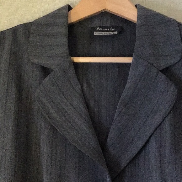 Wendy Studio Collection VGUC grey long 3 button blazer, collar, lightweight - Picture 7 of 12